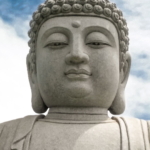 01.02.020 gautama buddha met lucht staand