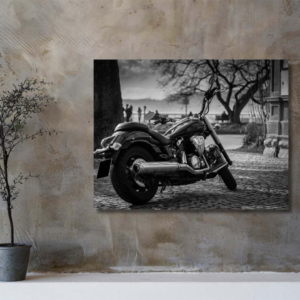02.01.002-yamaha-motorcycle-monochrome-woonkamer-sfeer-liggend