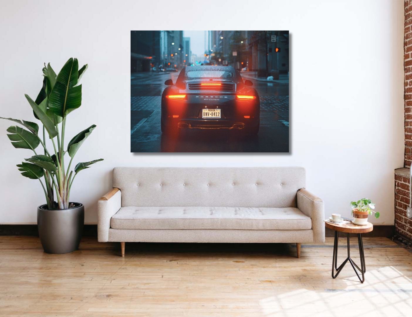 02.01.005-porsche-911-carrera-achterkant-woonkamer-sfeer-liggend