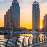 02.02.013 dubai bij zonsopkomst staand